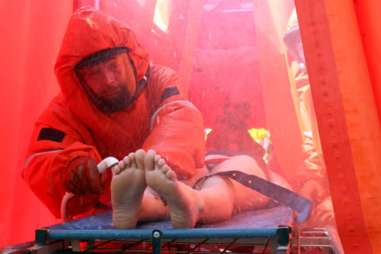 Decontamination during Toxi Triage Disperse Exercise in Mikkeli. Photo credits: Esa Huuhko / Yle